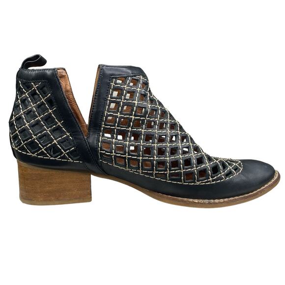 Jeffrey Campbell Women’s Taggert Black Cut Out Ankle Booties Size US 8 - Picture 4 of 11